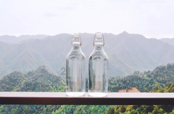 逃离昏暗下的小村
